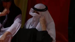 Arab xxx video dekhe three Arab guys Randi ko chod rahe hain